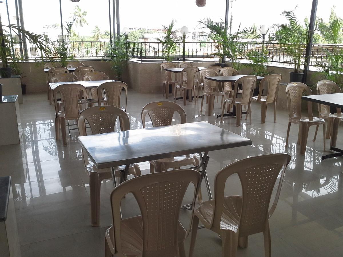 Galaxy Vaibhav Hotel Vasai Buitenkant foto