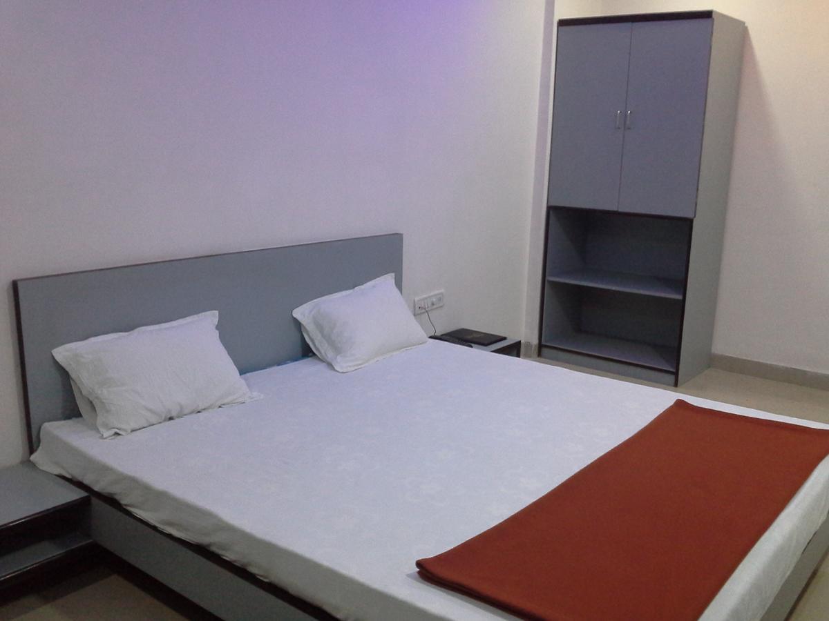 Galaxy Vaibhav Hotel Vasai Buitenkant foto
