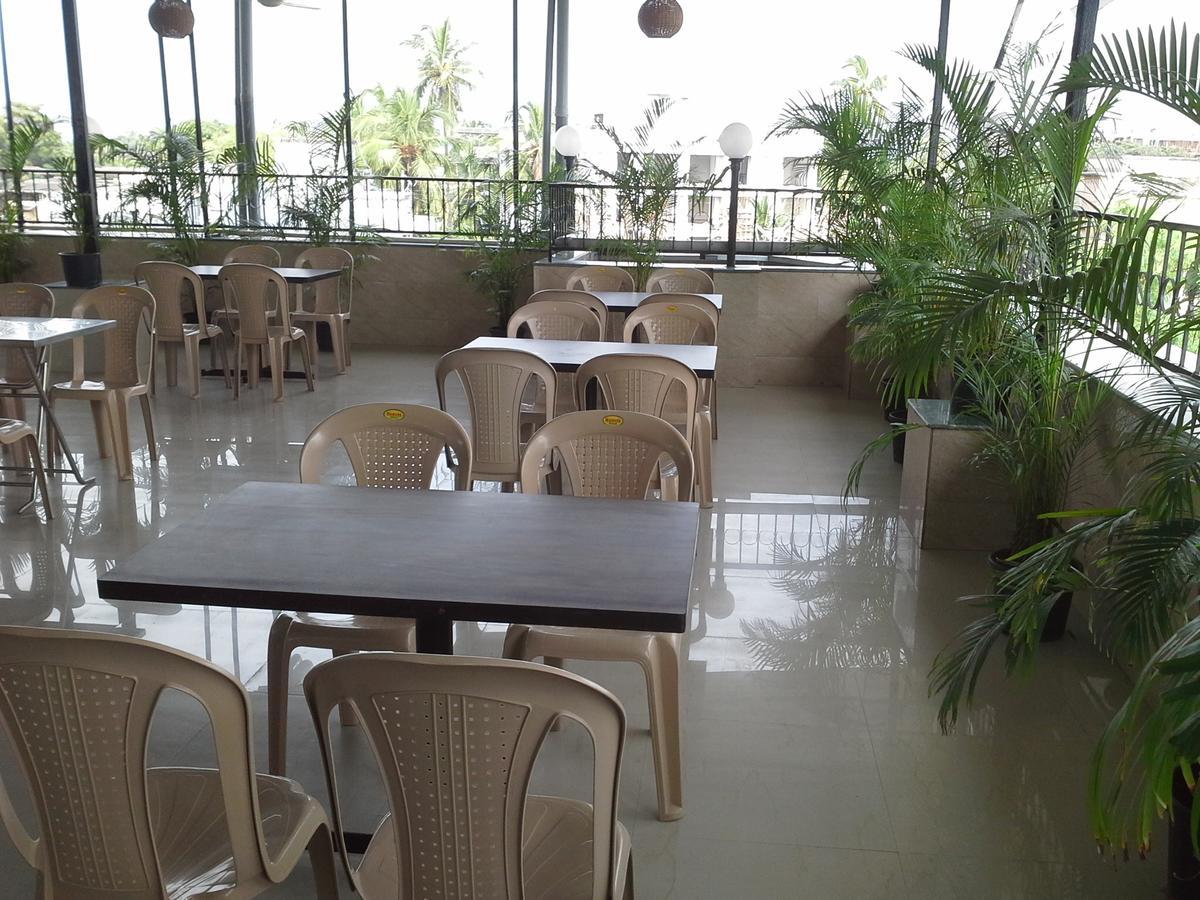Galaxy Vaibhav Hotel Vasai Buitenkant foto