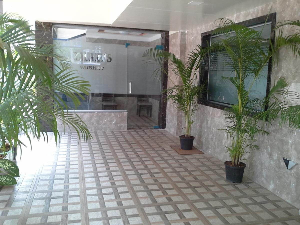 Galaxy Vaibhav Hotel Vasai Buitenkant foto