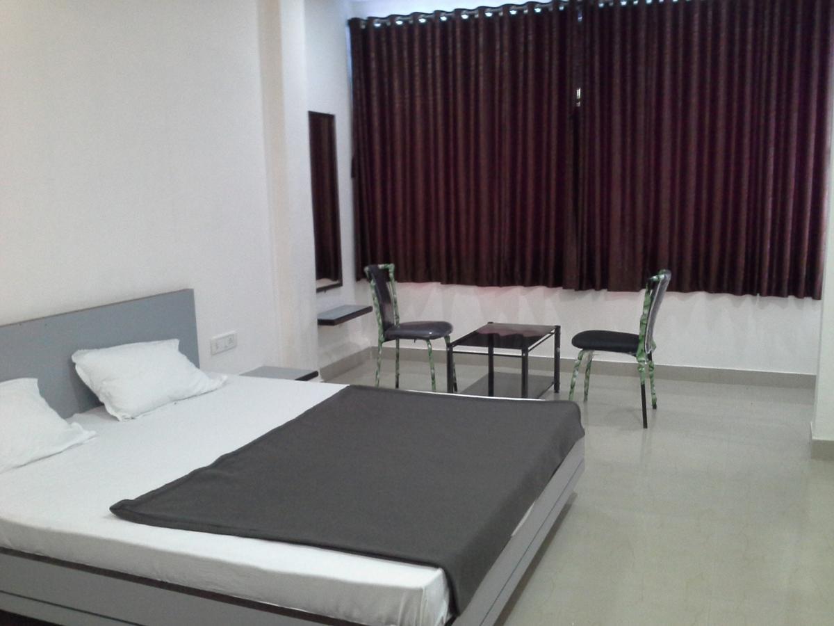 Galaxy Vaibhav Hotel Vasai Buitenkant foto