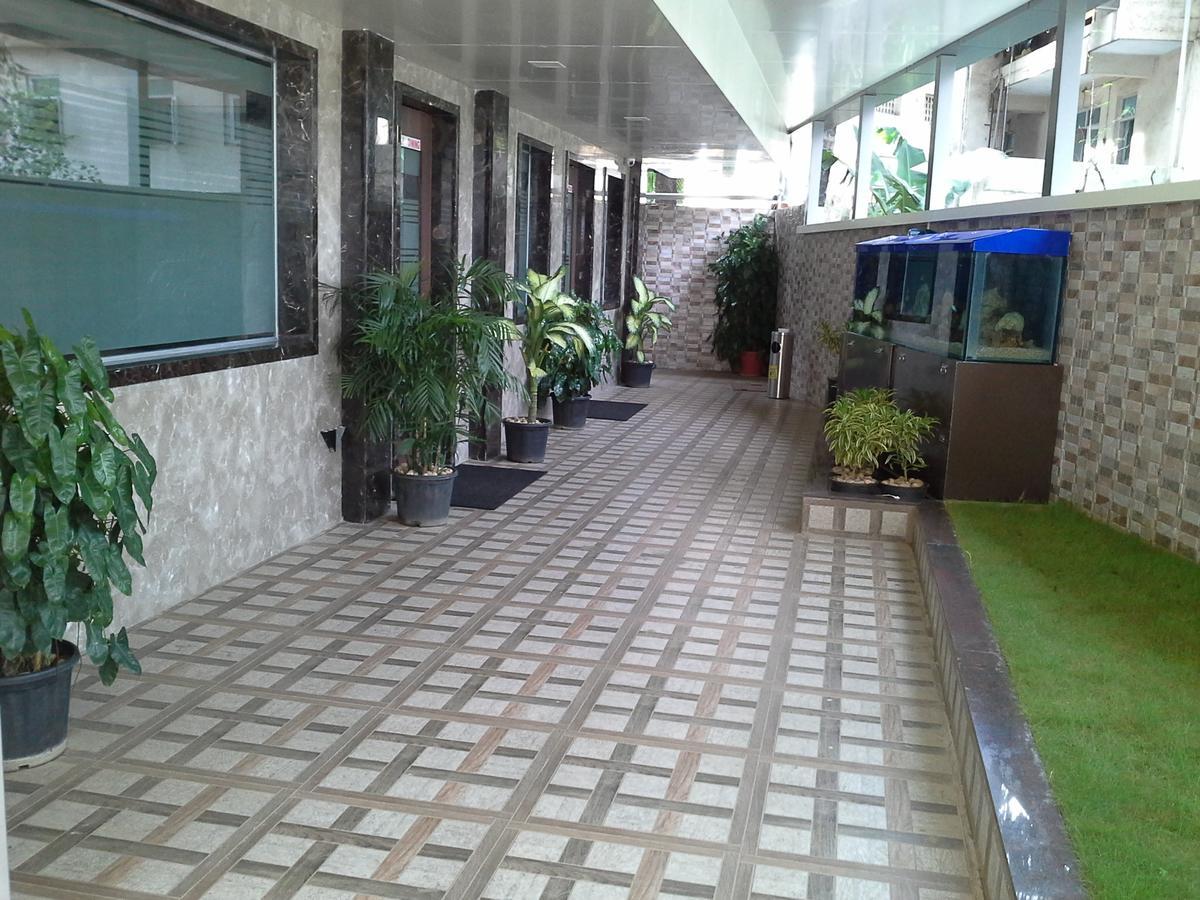 Galaxy Vaibhav Hotel Vasai Buitenkant foto