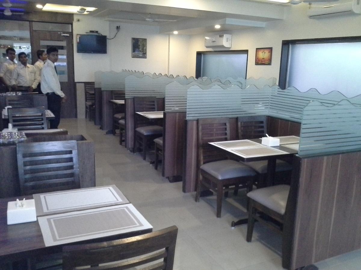 Galaxy Vaibhav Hotel Vasai Buitenkant foto