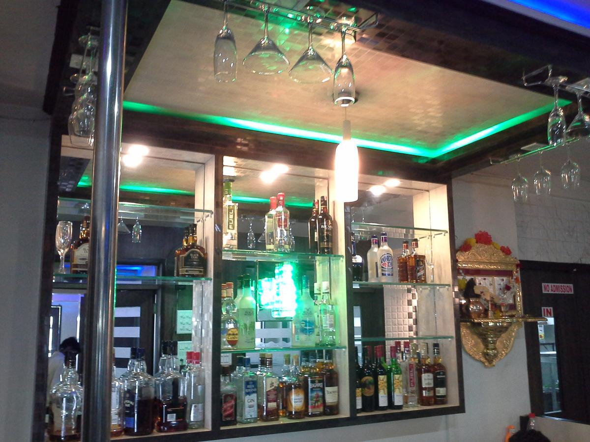 Galaxy Vaibhav Hotel Vasai Buitenkant foto